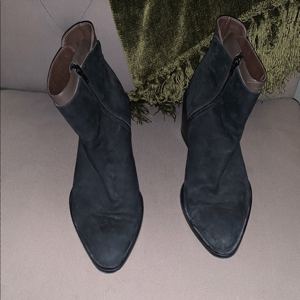 VINCE Black Suede Block Heel Ankle Boot Sz 9
